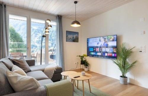 Lungern Apartment | Scenic Apartment with Balcony View & Free Parking
