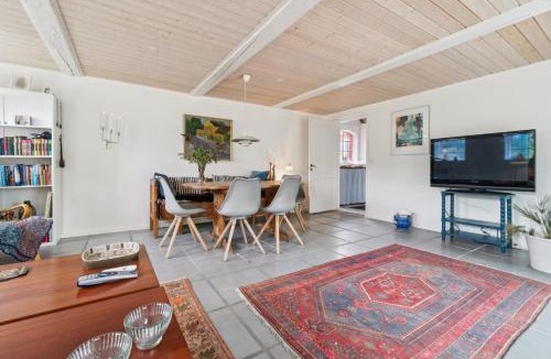 Ronne House | Scenic Area Close To Forest Golf And Beach