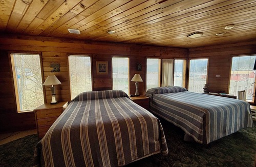 Bayview Hotel | Scenic Bay Motel room 1