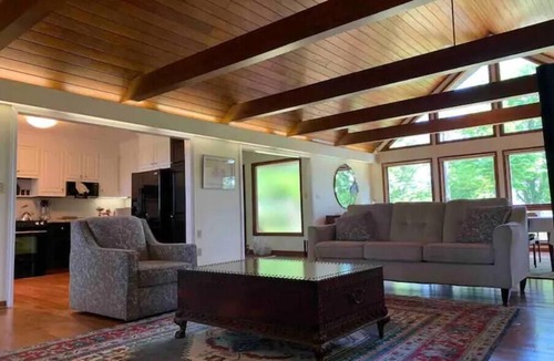 Waynesboro House | Scenic Blue Ridge Sanctuary with smoking and vaping strictly restricted inside