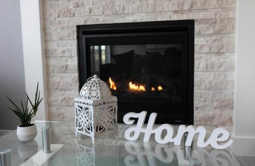Cochrane House | Scenic Cochrane Family Home