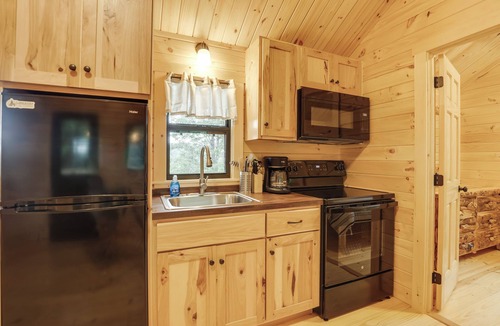 Cowanesque Cabin | Scenic Deck & Grill: Middlebury Center Retreat!