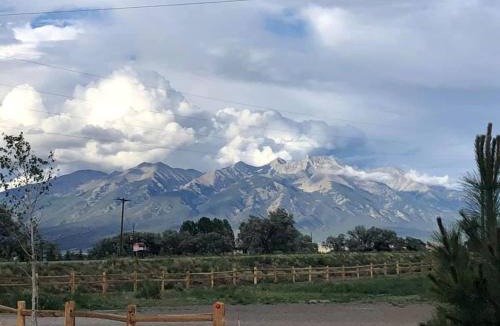 Alamosa House | Scenic Dry Cabin Retreat with Mountain Views near Mt. Blanca, Alamosa, Colorado