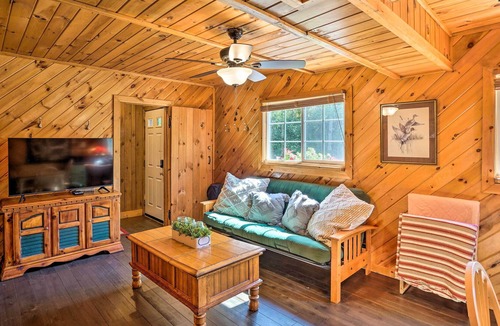 Durham Cabin | Scenic Durham Getaway < 8 Mi to Windham Mtn!