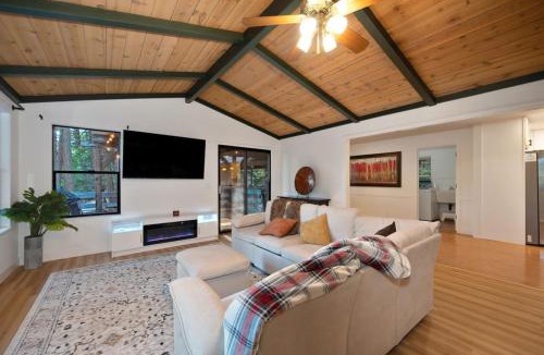 Pollock Pines House | Scenic Forest Cabin with Deck l Best Value for Weekly & Monthly Stays