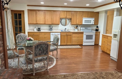 West Stayton House | Scenic Garden Home Stayton, Oregon Month to Month