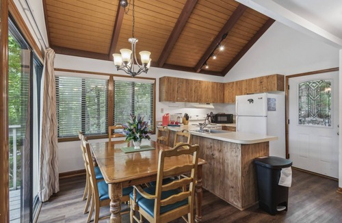 Big Canoe Condo | Scenic Getaway in Jasper Mountains