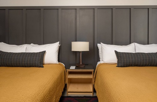 Lakeside Park Hotel | Scenic Getaway w/Fire Pit Nights & Relaxing Pool | Lake Tahoe Stay | 2 Units