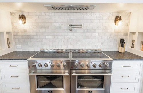 Trenton House | Scenic Getaway with Huge Spa, Pool, Fire Pit, 2 Kitchens - 15m to Chattanooga!