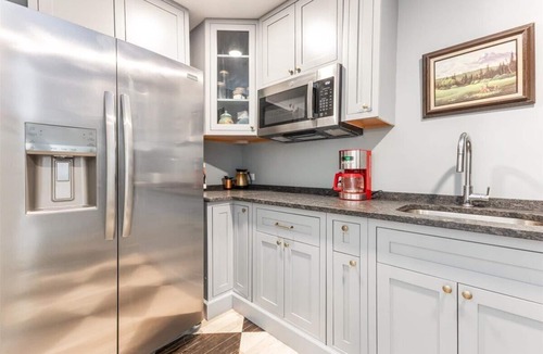 Trenton House | Scenic Getaway with Huge Spa, Pool, Fire Pit, 2 Kitchens - 15m to Chattanooga!