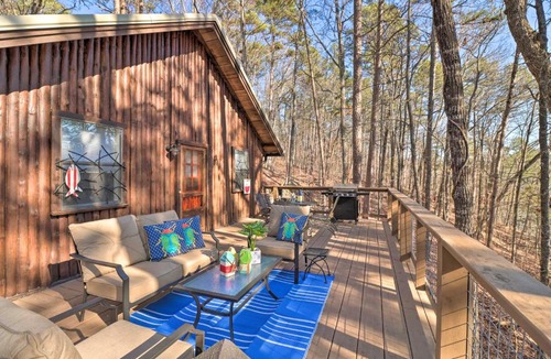 Higden House | Scenic Greers Ferry Cabin w/Deck + Fire Pit!
