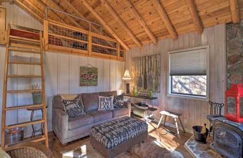 Higden House | Scenic Greers Ferry Cabin w/Deck + Fire Pit!