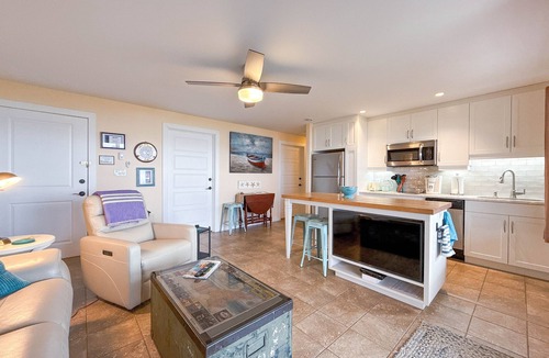 Stratford Apartment | Scenic Harbour View House, Exceptional Oceanfront overlooking Charlottetown.