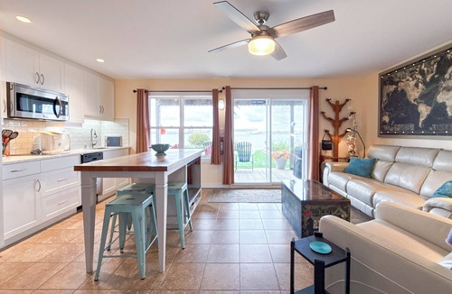 Stratford Apartment | Scenic Harbour View House, Exceptional Oceanfront overlooking Charlottetown.