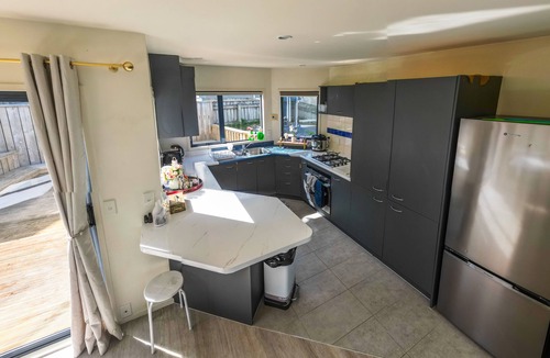 Newlands House | Scenic Haven: Warm, ethnic charm