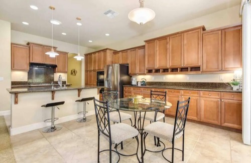 Folsom House | Scenic Hillside Retreat