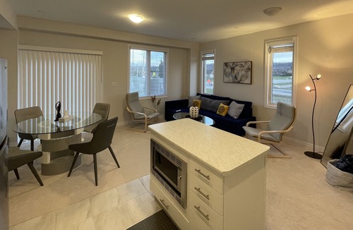 Stoney Creek House | Scenic House , Hosted by Salman in Hamilton