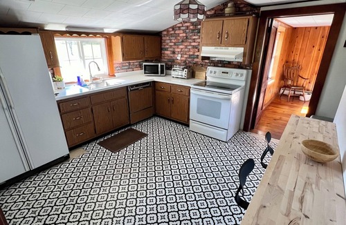 Town of Marlborough Cottage | Scenic Hudson Valley Getaway Farms & Vineyards