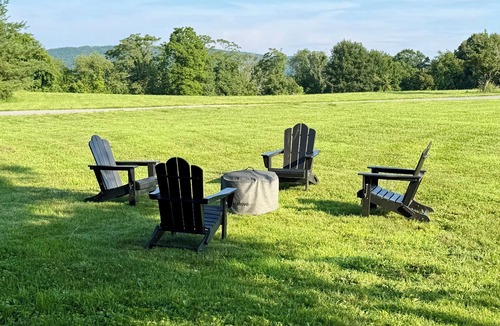 Town of Marlborough Cottage | Scenic Hudson Valley Getaway Farms & Vineyards
