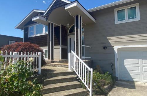 West End House | Scenic Lake View Home