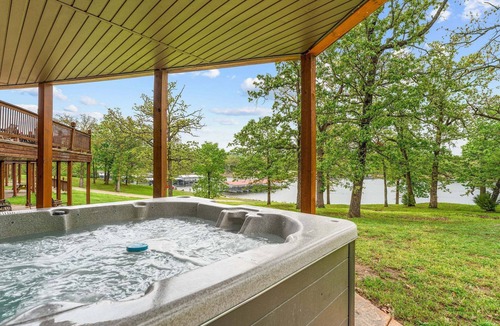 Branson House | Scenic Lakefront Lodge w/Private Hot Tub, Boat Slip, Wraparound Deck & Free Attractions
