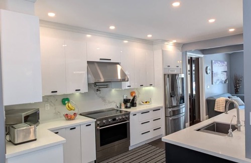 Niagara Falls Bed & Breakfast | Scenic Lakeside Cozy Queen Suite Free Breakfast