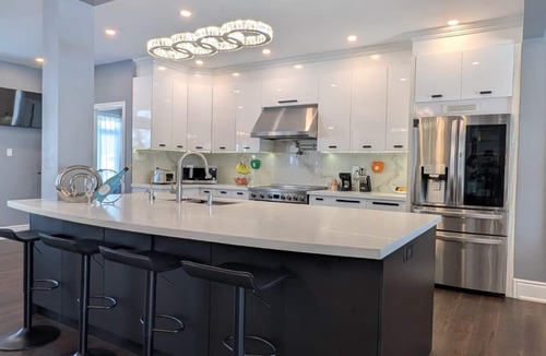 Niagara Falls Bed & Breakfast | Scenic Lakeside Cozy Queen Suite Free Breakfast
