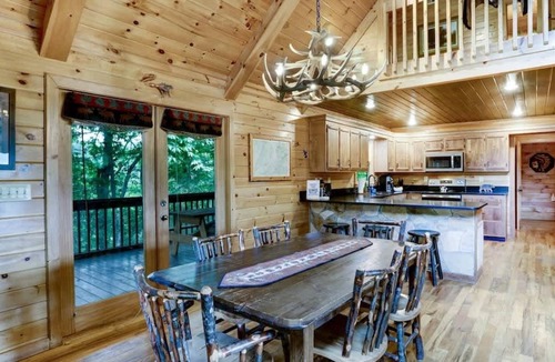 Foxfire Estates Cabin | Scenic Mountain Cabin w/Hot Tub & Fire Pit