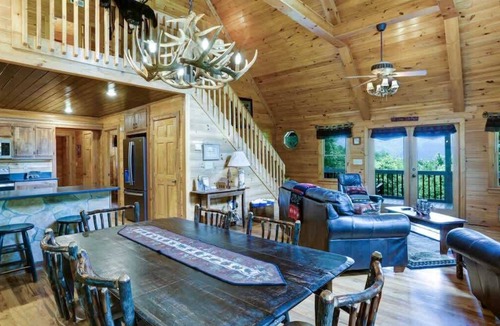 Foxfire Estates Cabin | Scenic Mountain Cabin w/Hot Tub & Fire Pit