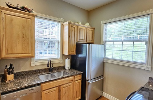 Indian Point Cabin | Scenic Mountain Log Cabin by Silver Dollar City & Table Rock Lake!