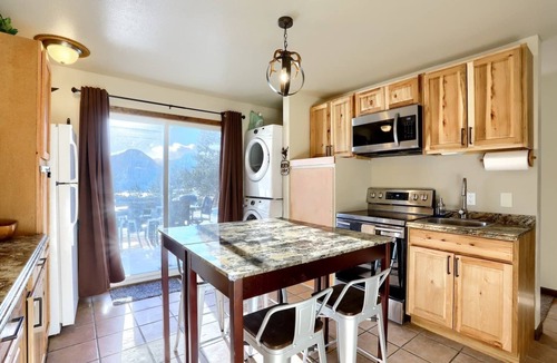 Twin Lakes Cabin | Scenic Mountainside Cabin with Firepit and BBQ