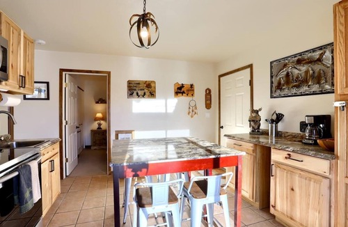 Twin Lakes Cabin | Scenic Mountainside Cabin with Firepit and BBQ
