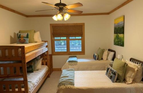 Cullowhee House | Scenic Mtn & Fairway Views: Cozy Cashiers Getaway