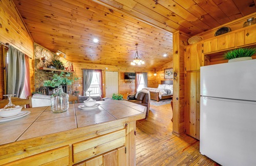 Octavia Apartment | Scenic Oklahoma Studio Cabin on 80 Acres w/Views!