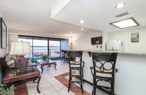 Seven Coves Condo | ⛱ Scenic Over-The-Water Balcony 3 Mile Lake View☀️