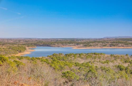 Fairfield Bay House | 'Scenic Overlook' - Luxe Greers Ferry Hideaway!