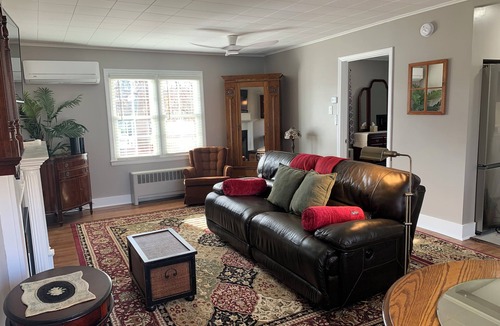 Village of Waterford Cottage | Scenic, private carriage house on Hudson River