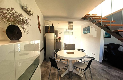 Santa Margarida Cottage | Scenic Retreat: Spacious 3-Bedroom Home in Peaceful Roses - Perfect for Hiking and Water Sports