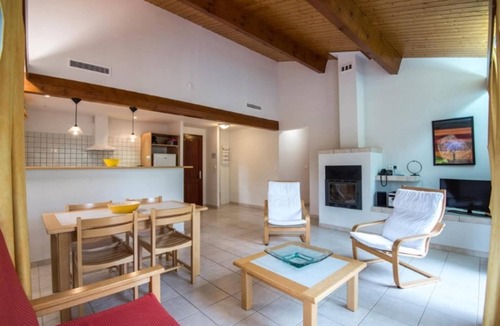 Quillan House | Scenic Retreat w/Terrace