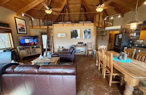 Lawton Cabin | Scenic Ridge Cabin - Wichita Mountains, Oklahoma - Incredible Mountain Views