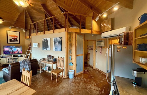 Lawton Cabin | Scenic Ridge Cabin - Wichita Mountains, Oklahoma - Incredible Mountain Views