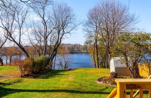 Thompsonville House | Scenic River View