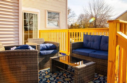 Thompsonville House | Scenic River View