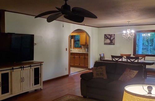 Dahlonega Cabin | Scenic riverfront location