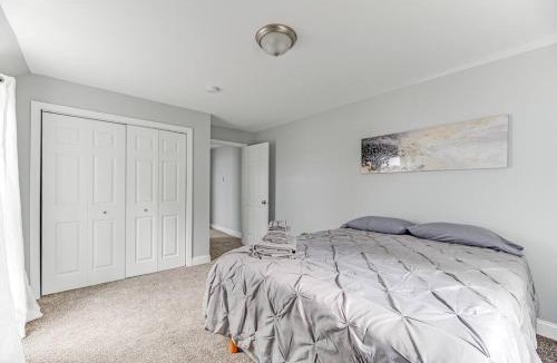 Costigan Apartment | Scenic Riverside - 4 BD - Parking Available