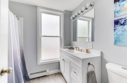 Costigan Apartment | Scenic Riverside - 4 BD - Parking Available