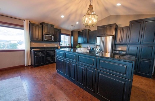 Pateros House | Scenic Riverview Escape - 4BR/3BA - Mountain Views - Near Chelan
