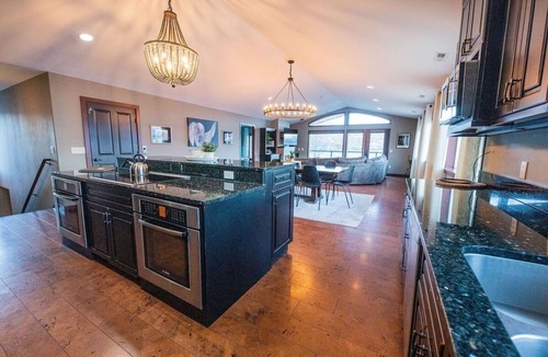 Pateros House | Scenic Riverview Escape - 4BR/3BA - Mountain Views - Near Chelan