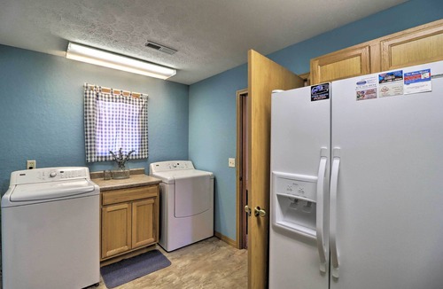 Lone Rock House | Scenic Riverview Getaway w/Screened Porch!