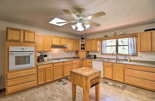 Lone Rock House | Scenic Riverview Getaway w/Screened Porch!
